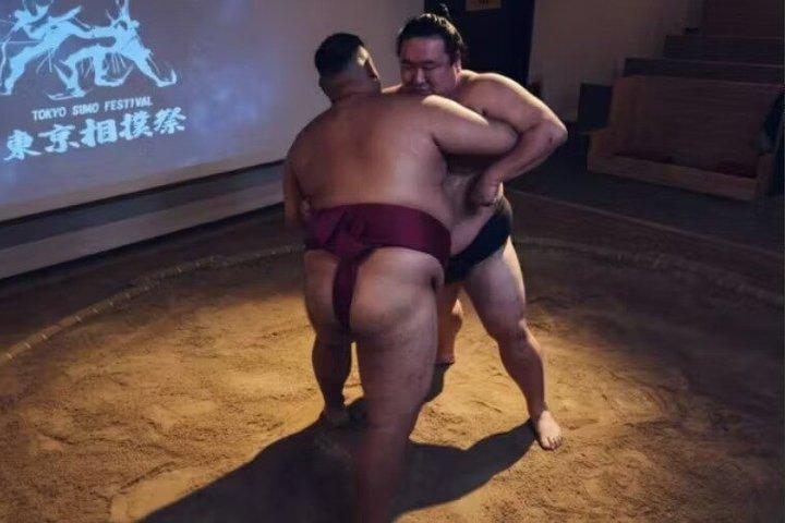 家族みんなで相撲を体験する東京で