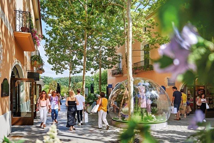 La Roca Village Outlet Shopping Express Round Trip Shuttle