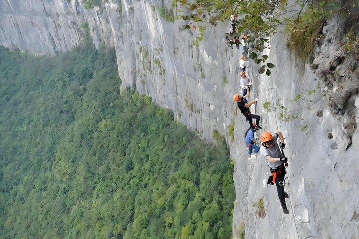 Glasbrücke und Huanglong-Höhle 1 Tagestour mit Transfer inklusive