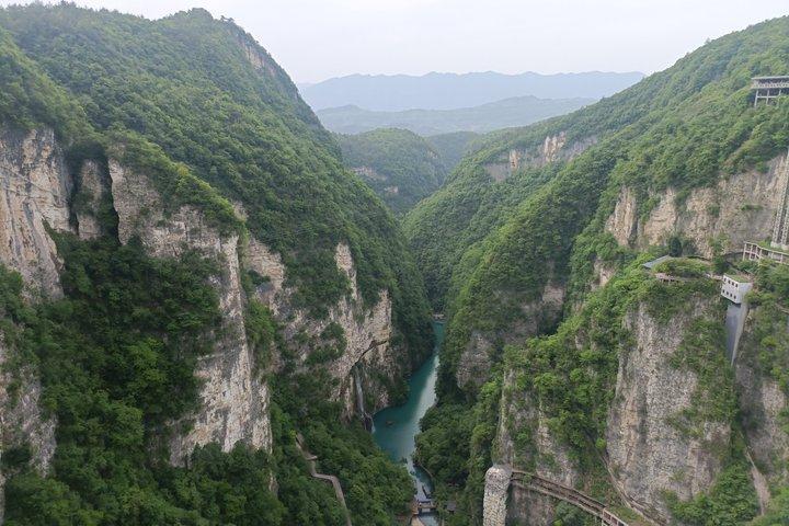 Glasbrücke und Huanglong-Höhle 1 Tagestour mit Transfer inklusive