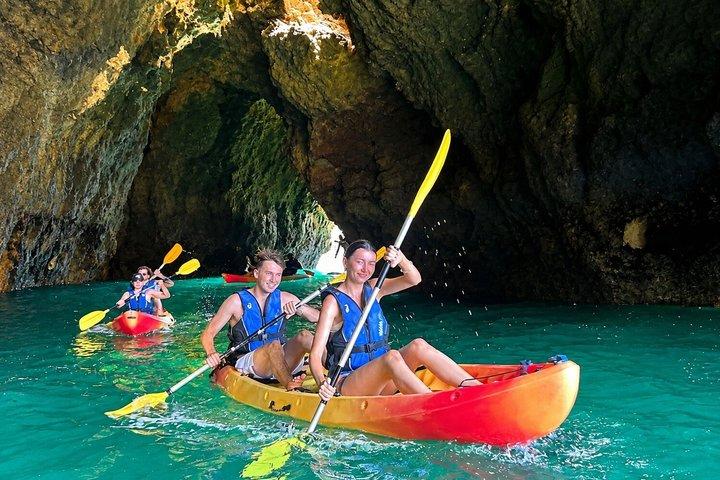 Albufeira : Visite guidée en kayak des grottes marines et des plages cachées