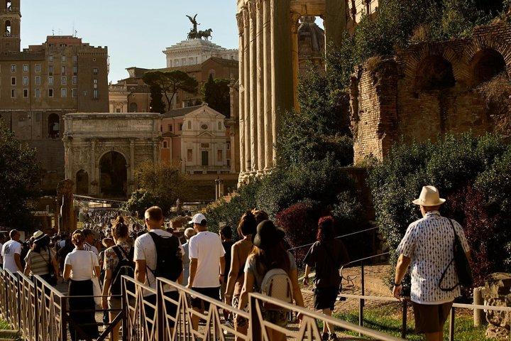 Colosseum, Mamertine Prison and Roman Forum Guided Tour