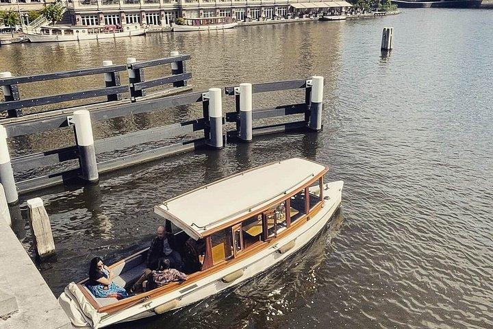 Excursion privée en bateau dans la campagne d'Amsterdam avec canapés