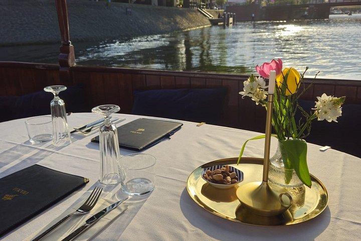 Excursion privée en bateau dans la campagne d'Amsterdam avec canapés