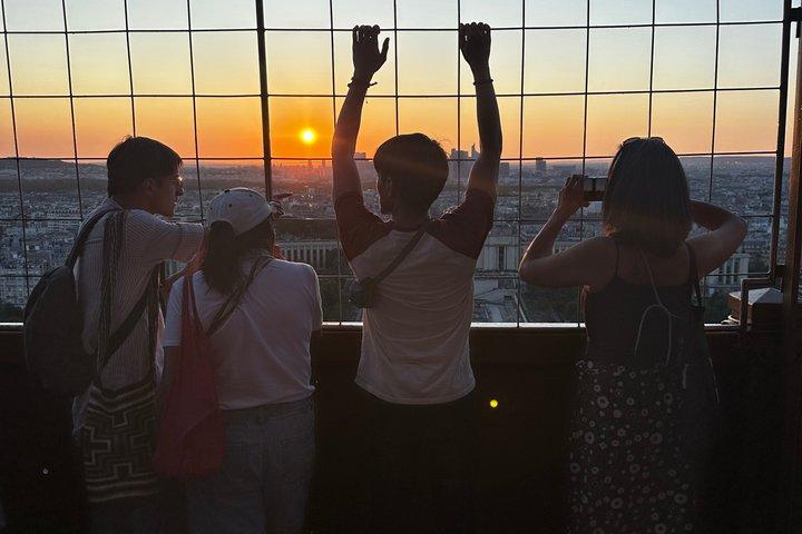 Paris: Eiffel Tower Summit Access