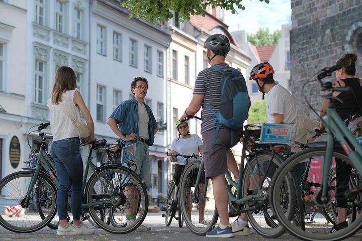 Berlin in 100 minutes Explore the Unpacked capital