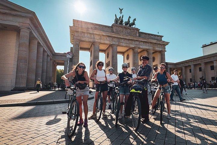 Berlin in 100 minutes Explore the Unpacked capital