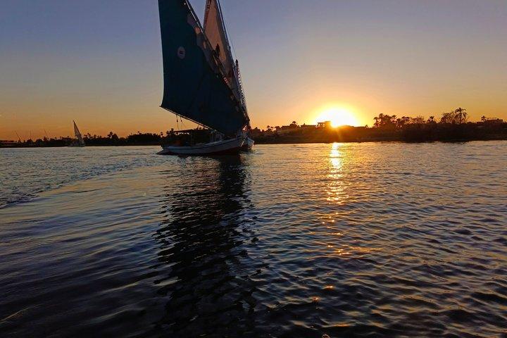 Sonnenuntergang Felucca Kreuzfahrt auf dem Nil in Luxor