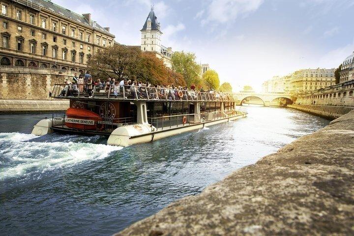 Paris Seine River Sightseeing Cruise med kommentar af Bateaux