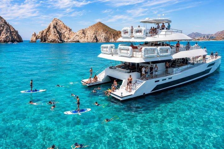 TwentyFive 100 - ft Catamaran by Cabo Adventures: Snorkel ou pôr do sol