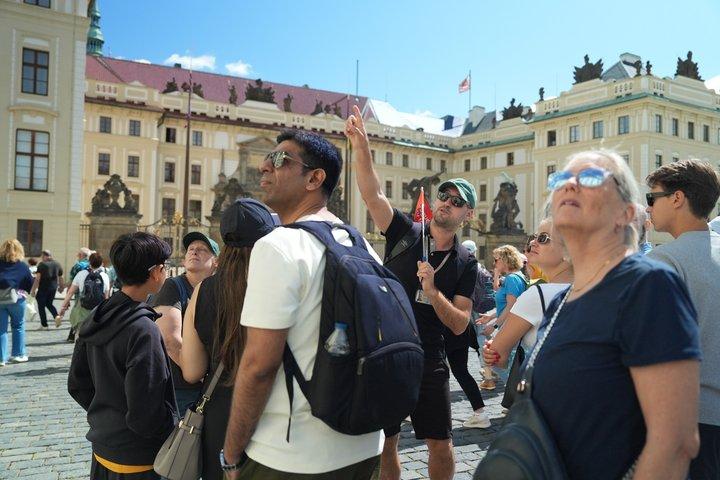 Prague Combo Castle Guided Tour, Bus and Optional Boat