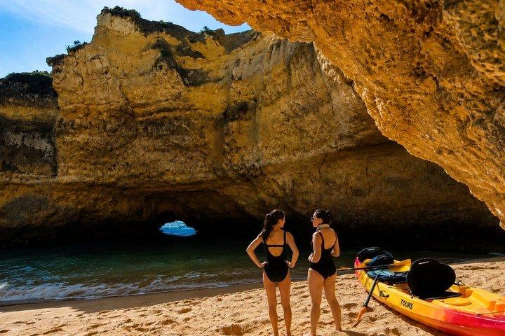 Albufeira : Visite guidée en kayak des grottes marines et des plages cachées