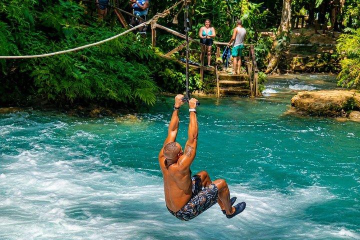 Dunn's River Park & Blue Hole Waterfall Combo de Montego Bay
