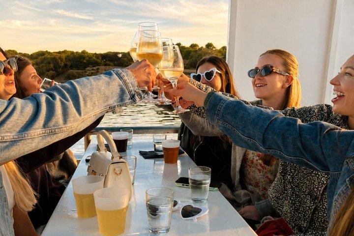 Osservazione dei delfini e tour in barca al tramonto con bevande e cena facoltativa