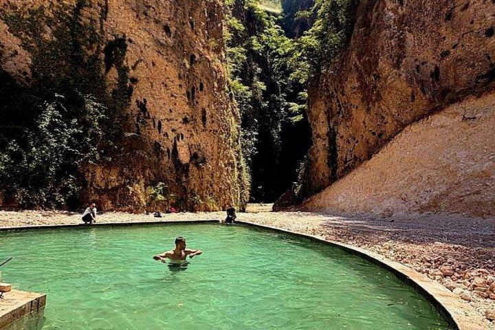 Cascatas e Cavernas em Velca Village - From Vlore