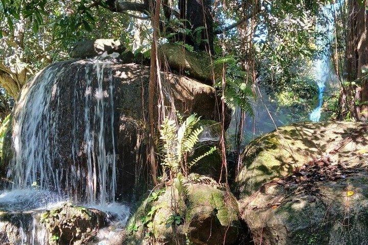 Visite Dantewada (Terra dos Anjos), Wat Ban Den, Sticky Waterfall