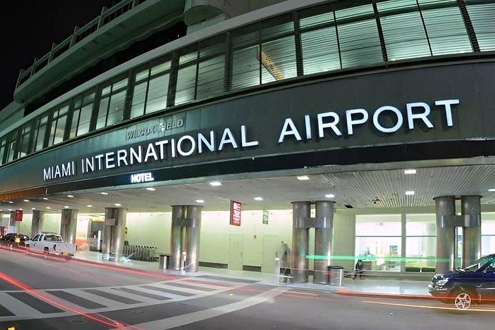 マイアミからクルーズ空港およびホテルへのグループプライベート送迎