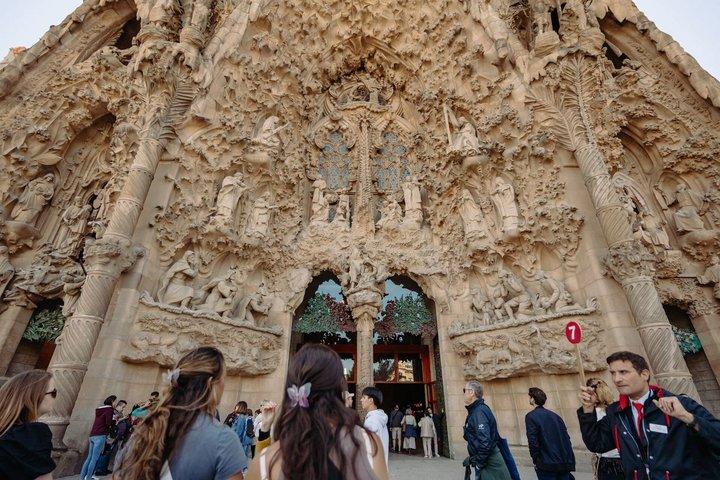 Excursão em grupo pequeno da Sagrada Família com acesso sem fio