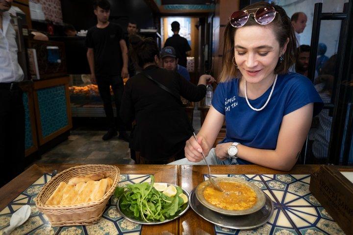イスタンブール・アジア・サイドフードツアー•小グループ•10名+試食