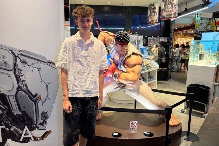 Tokyo: Anime & Manga Tour with Ramen Lunch in Shibuya