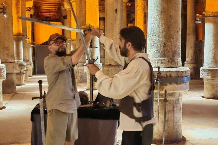 Treino de espada em uma cisterna de 1.600 anos
