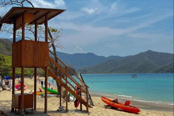 Excursion à Playa Cristal dans le parc Tayrona au départ de Santa Marta