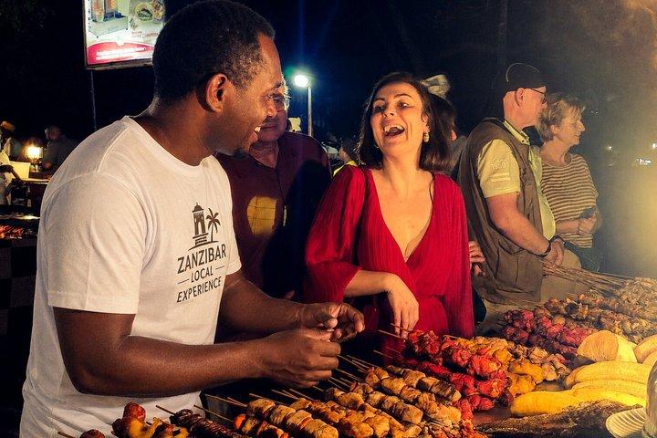 Tour a piedi serale di Stone Town con visita ai mercati alimentari