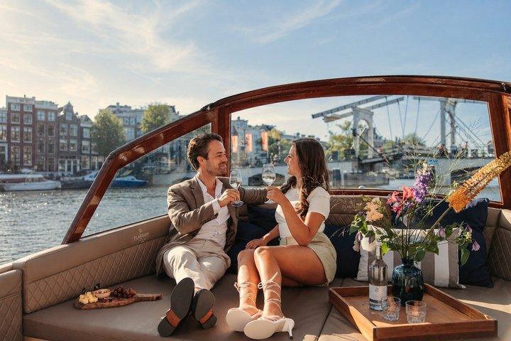 Amsterdam 2hour small group canal cruise with snacks & opt drinks