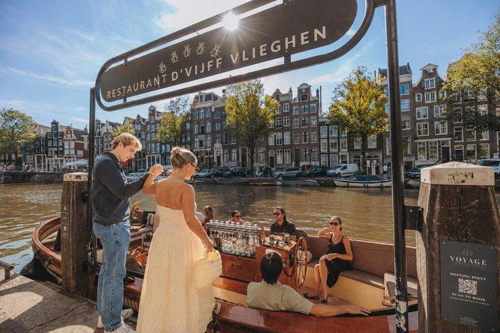 Amsterdam: 2-Hour Canal Cruise incl. Drinks & Dutch Snacks