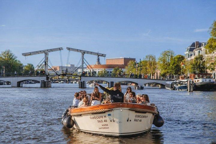 Amsterdam: 2-Hour Canal Cruise incl. Drinks & Dutch Snacks