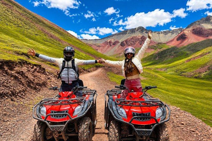 クスコ発レッドバレーとレインボーマウンテンへのATVツアー