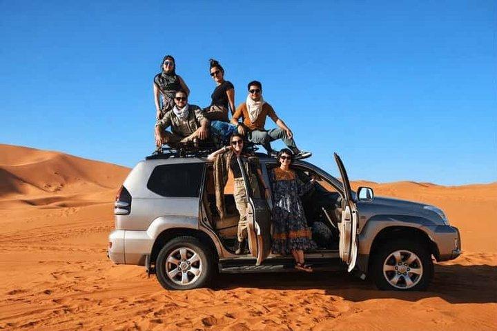Merzouga : 4x4 Adventure To Visit Nomads & Khamlia Experience . ( メルズーガ:遊牧民とカムリア体験を訪れる4x4アドベンチャー)