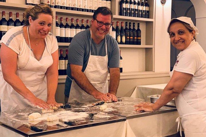 Clase de cocina de pasta de Verona y Tiramisu con vino de flujo libre