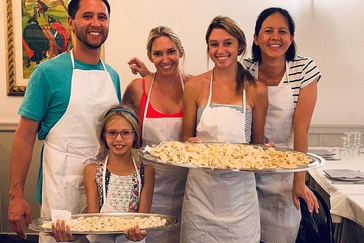 Clase de cocina de pasta de Verona y Tiramisu con vino de flujo libre