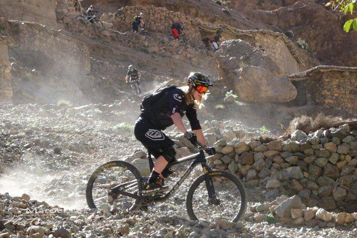 マラケシュからベルベル人の村々を巡るアトラス山脈自転車ツアー