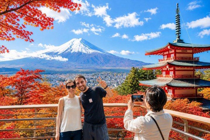 Mt. Fuji, Chureito Pagoda & Lake Kawaguchiko Day Tour from Tokyo