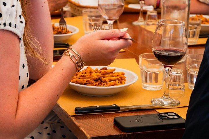 Pisa, Siena, San Gimignano mit Mittagessen & Weinprobe in einem Weingut