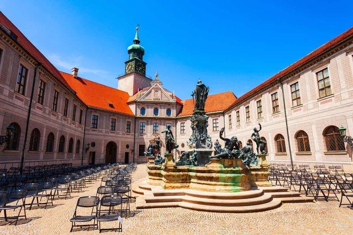 Hello Munich: Private 2-Hour Intro City Walk with Local Guide
