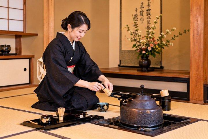 京都:着物と伝統的な抹茶茶道